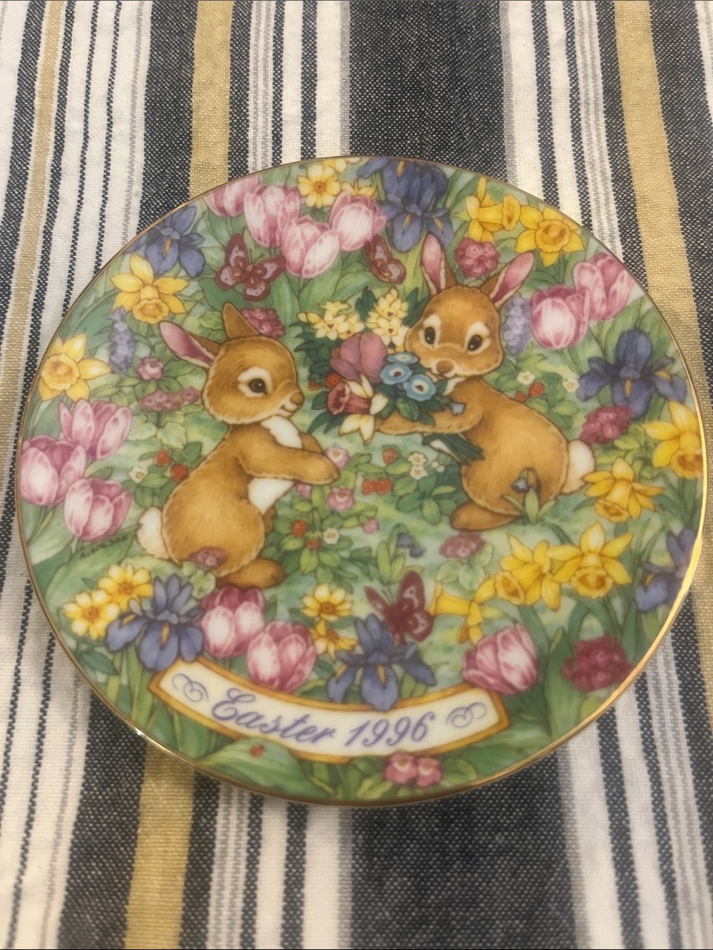 Avon Easter 1996 Plate — Pink, Yellow, Green, Blue, Purple 159